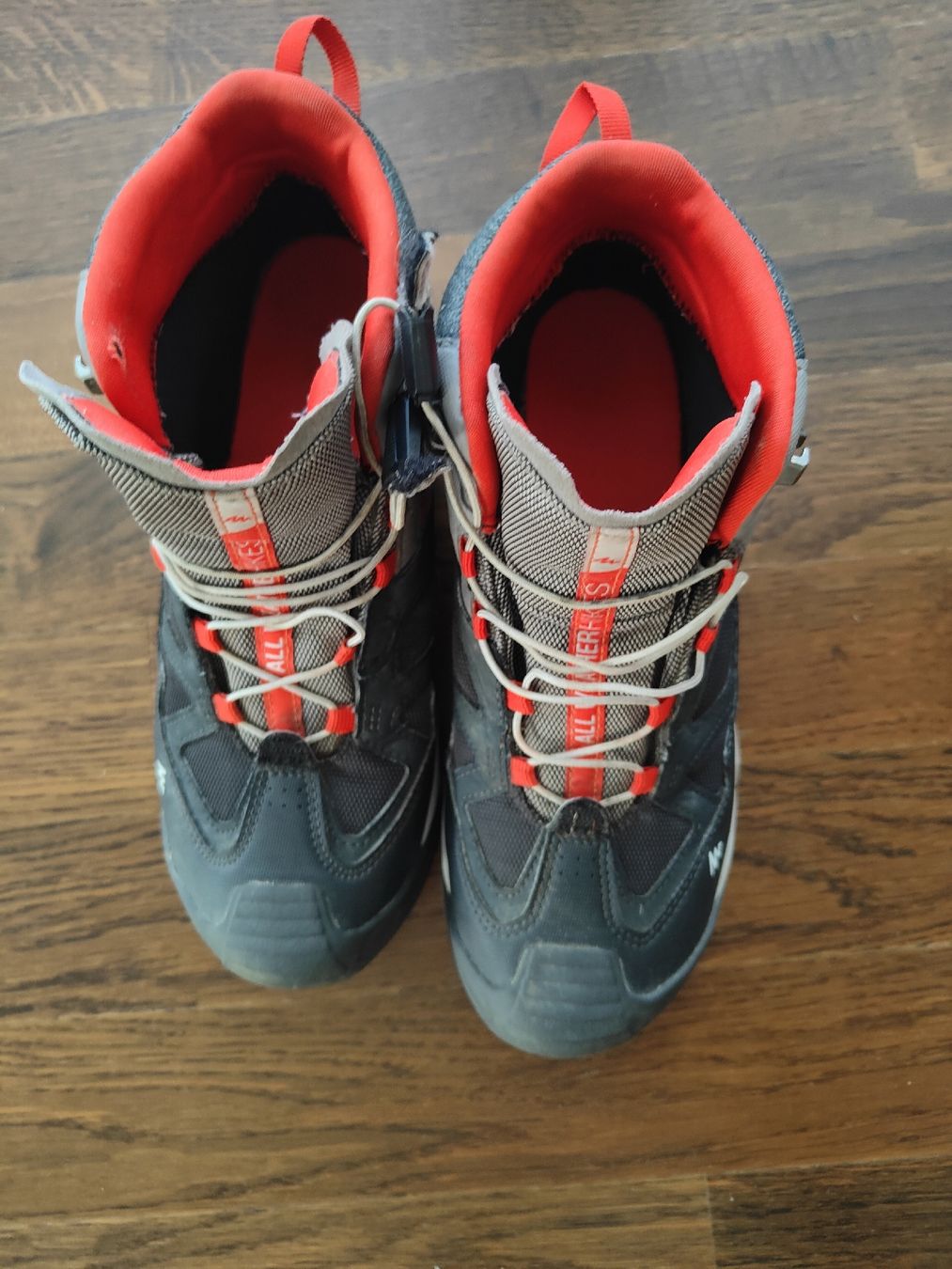 Decathlon Scarpe per ragazzi: Quechua Kinder Wanderschuhe, Grösse 38 – Usato da Villmergen venduto da ElenaRo 1