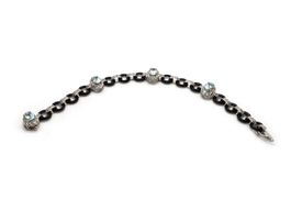 Armband in Platin im Art Déco Stil mit Topasen und Diamanten