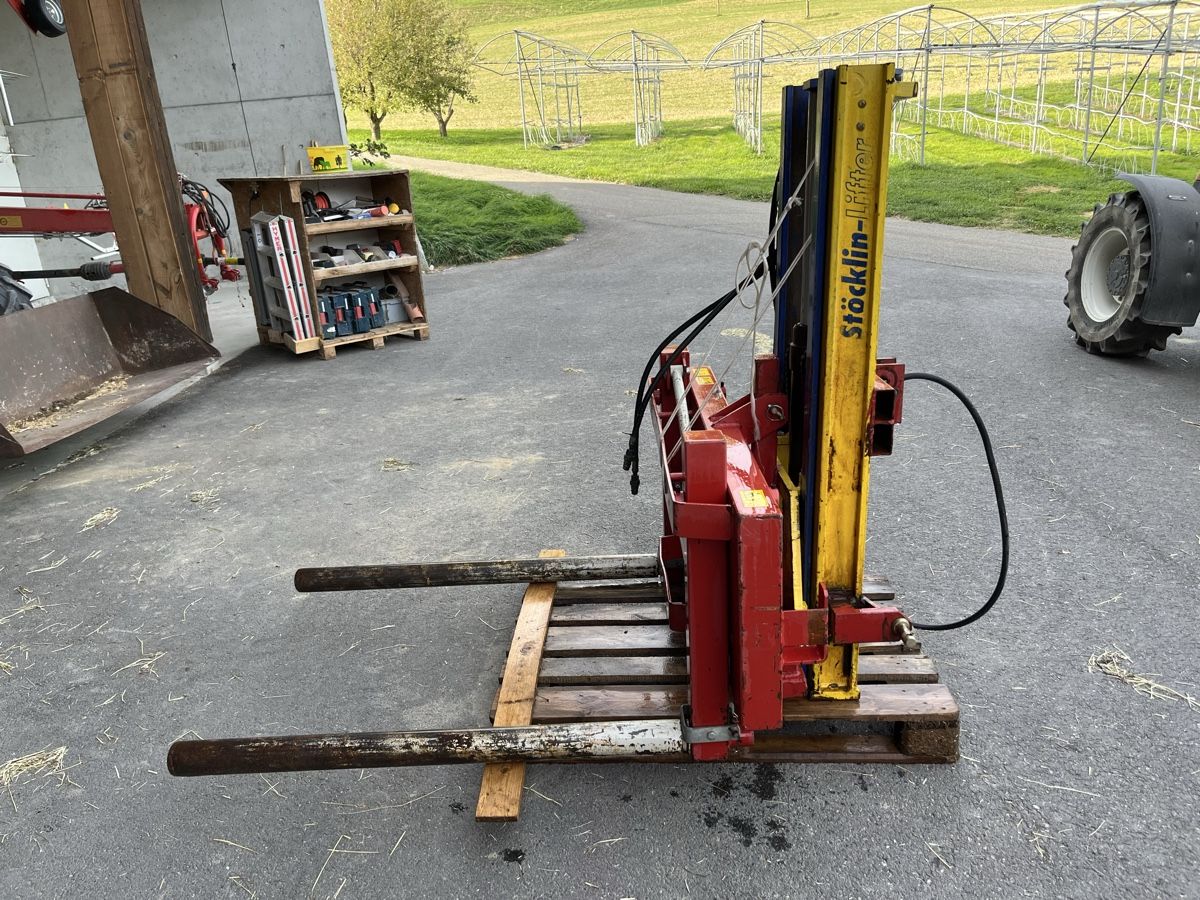 Stöcklin Gabelstapler & Hubwagen: Heckstapler mit Ballenzange – Gebraucht aus Matzendorf von Chm1