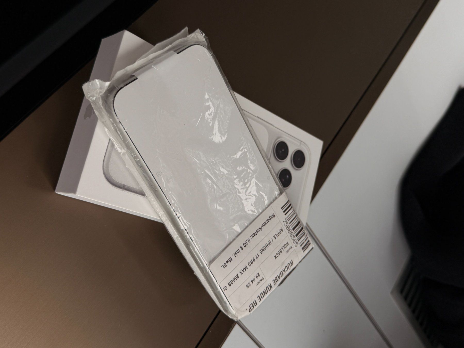 Apple Telefoni cellulari / Smartphones: Iphone 17 Pro Max, silver, 265 GB, NEU!!! ungebraucht – Nuovo (secondo la descrizione) da Zürich venduto da hol_tm7m