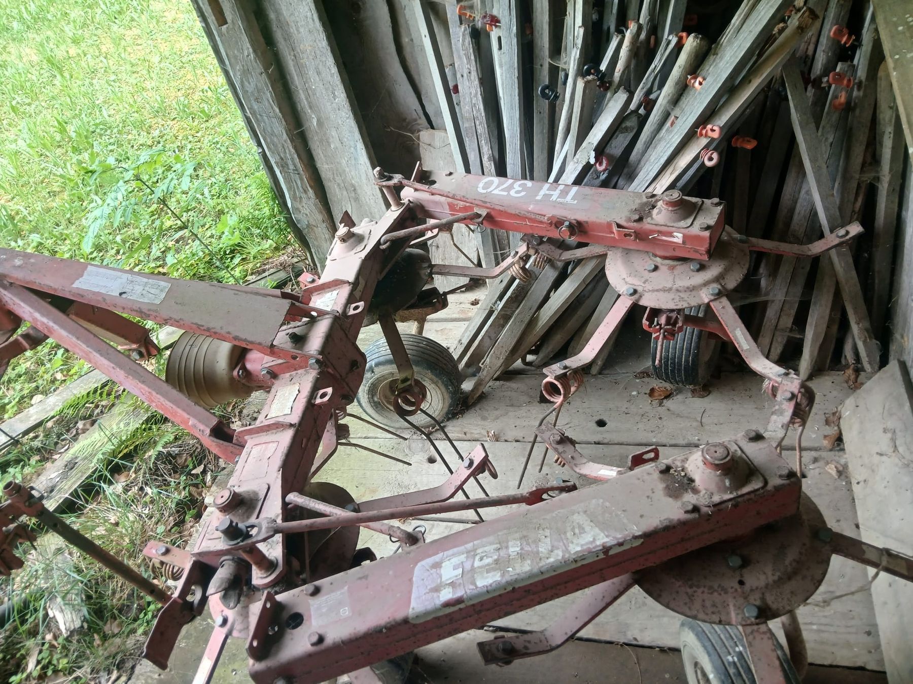 Fella Tutte le macchine: Fella Kreiselheuer TH 370 Heuwender  – Usato da Azmoos venduto da Man_zi1 2