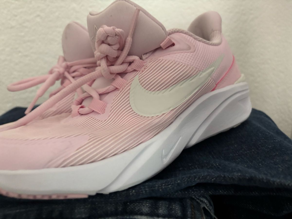 Nike Herrenschuhe: Nike halle Schuhen grösse 36 – Gebraucht aus schaffhausen von grace1985 1