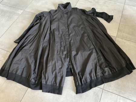 Rundholz Dip  Bluse Schwarz – Grösse S