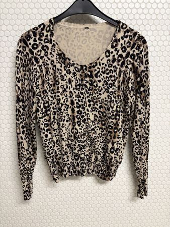 Leichter Cardigan mit Leopard Print, Grösse M/L, Top!