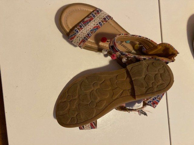 Scarpe per ragazze: Lot chaussures "filles" t.32 – Usato da Boudry venduto da Lamue01 3