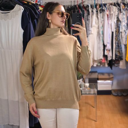 Beiger Rollkragenpullover – bequem & zeitlos