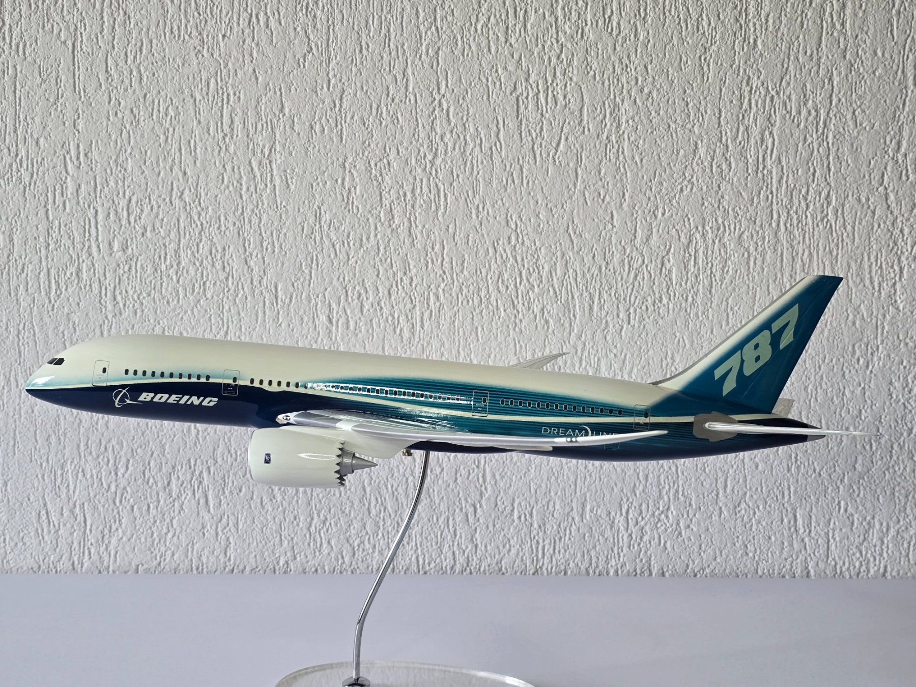 Kit di modellismo & Modellini statici: Daron, Sky Marks, usw. Boing B 787, Dreamliner, Werksfarben, – Usato da Kloten venduto da Nicola2 3