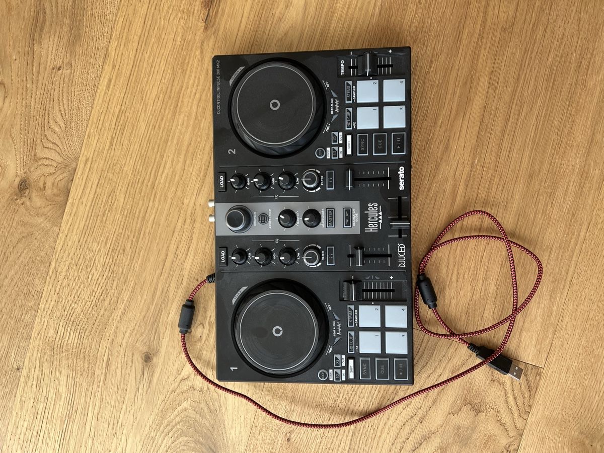 Hercules Console di mixaggio: Hercules DJControl Impulse 200 MK2 DJ Controller – Usato da Meiringen venduto da sae_5hz9