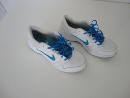 Nike Sneakers Schuhe Neuwertig Grösse 40