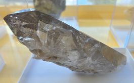 Mineralien Sammelset fünfteilig. Quarz, Stellerit, Magnetit,