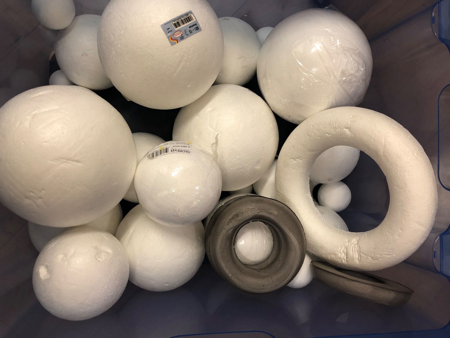 Kit bricolage: grosse Box mit Styropor Kugeln aller Grössen und Ringen – Nuovo (secondo la descrizione) da Pratteln venduto da Dollshop 1