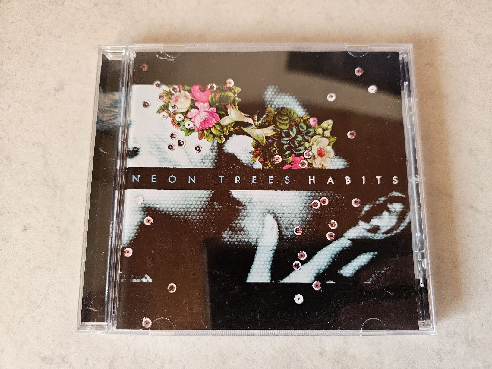 CDs: Neon Trees  -  Habits – Gebraucht aus Schneisingen von backstore24