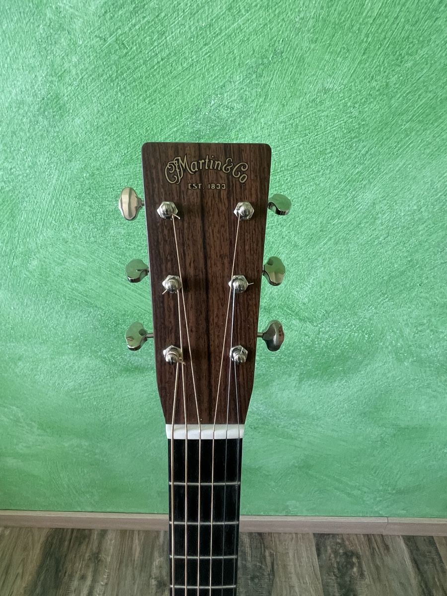 Martin & Co. Strumenti musicali: Martin HD 28 – Usato da Buch SH venduto da Intruder1960 2