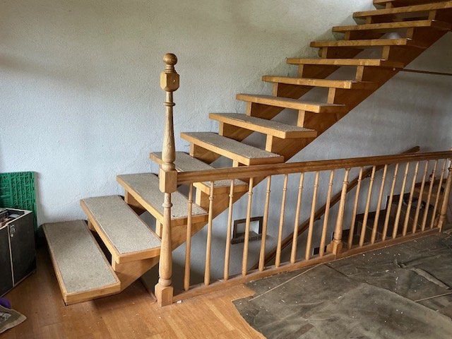 Scale: Aufgesattelte Treppe in Esche massiv – Usato da Lenggenwil venduto da Sterndli05