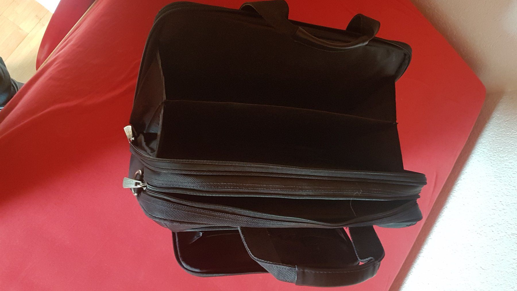 Borse: Gebrauchte Digittus Laptoptasche, Top Zustand, Schwarz – Usato da Huttwil venduto da Rvaf 1
