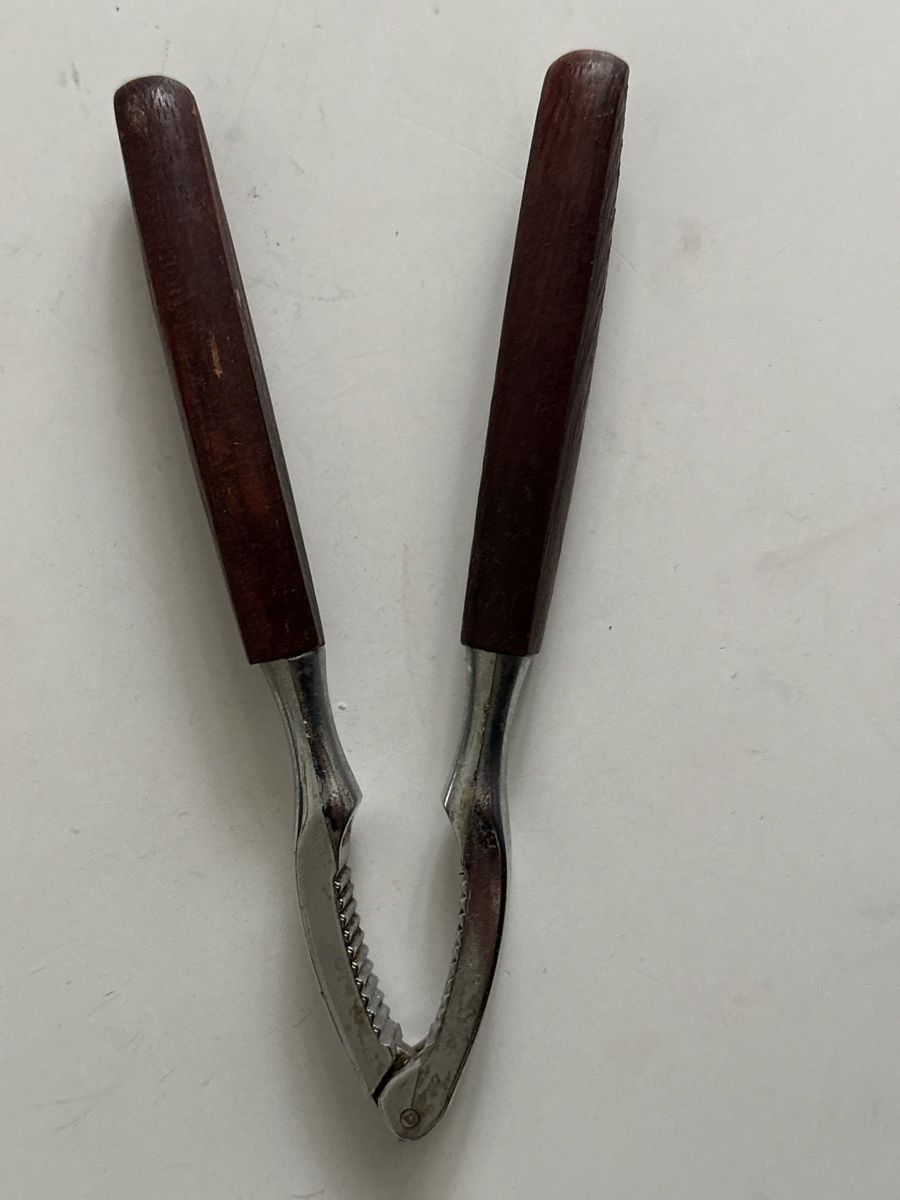 Elettrodomestici da cucina: Nussknacker mit Teakholz. Japan – Usato da Zürich venduto da Chaeffeler 1