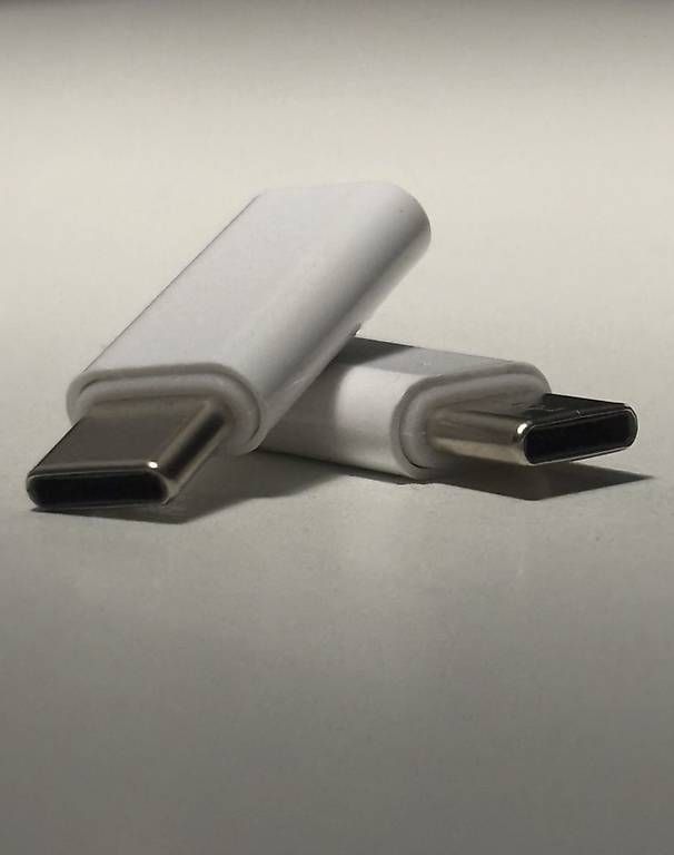 Lecteurs & Adaptateurs: ADATTATORE LIGHTNING e USB-C – D'occasion à S. Antonino par uss_ksk