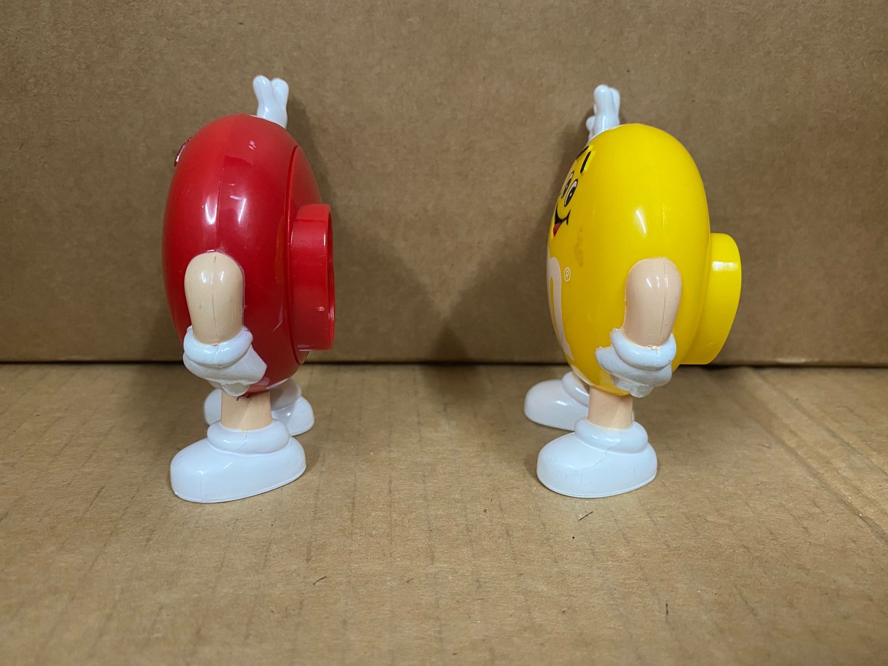 Statuette: M & Ms 1991 yellow and red – Usato da Eschlikon TG venduto da ArtRec 1