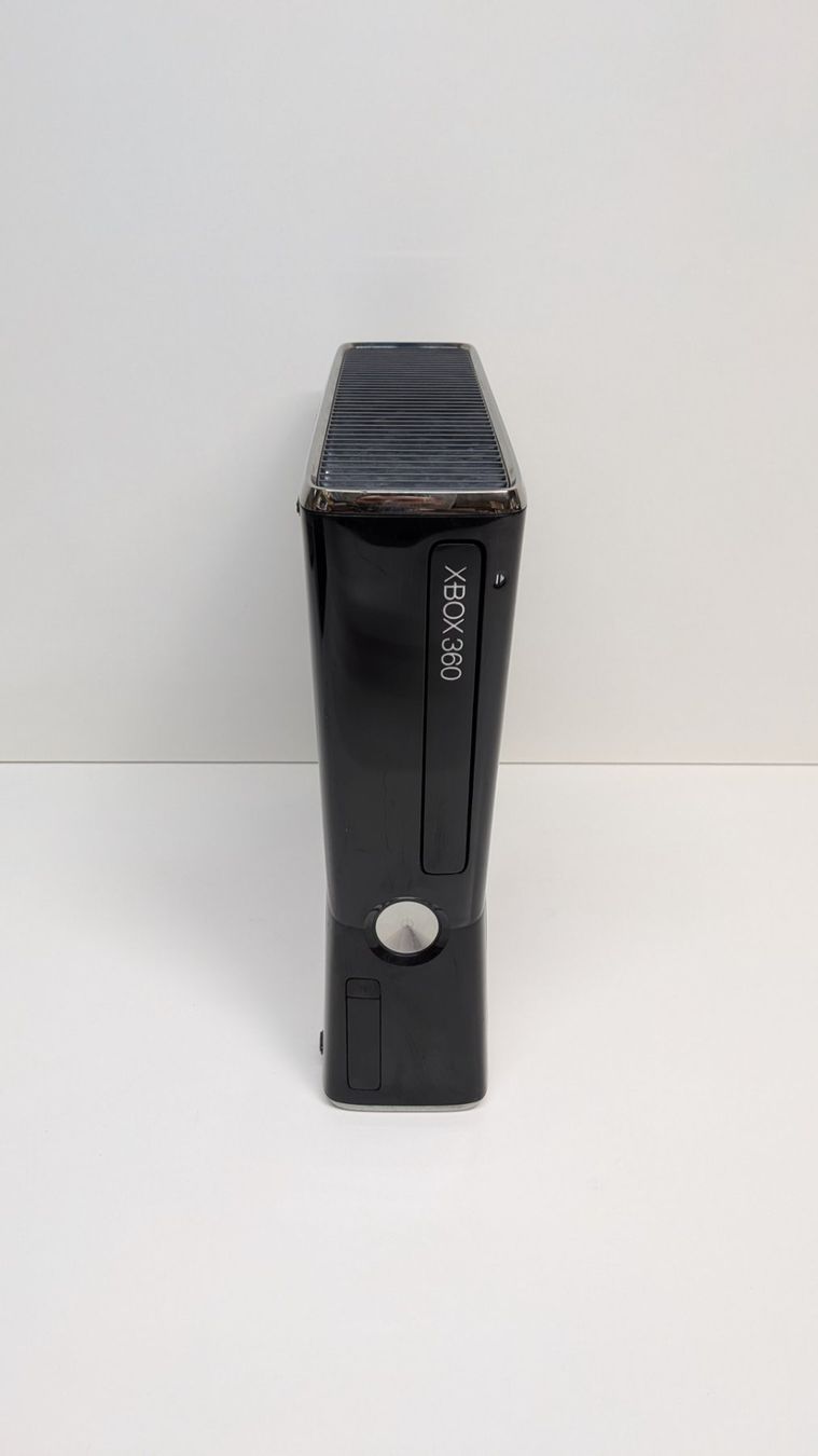 Microsoft Console: Microsoft Xbox 360 S Konsole, 250 GB – Usato da Menziken venduto da mame18 1