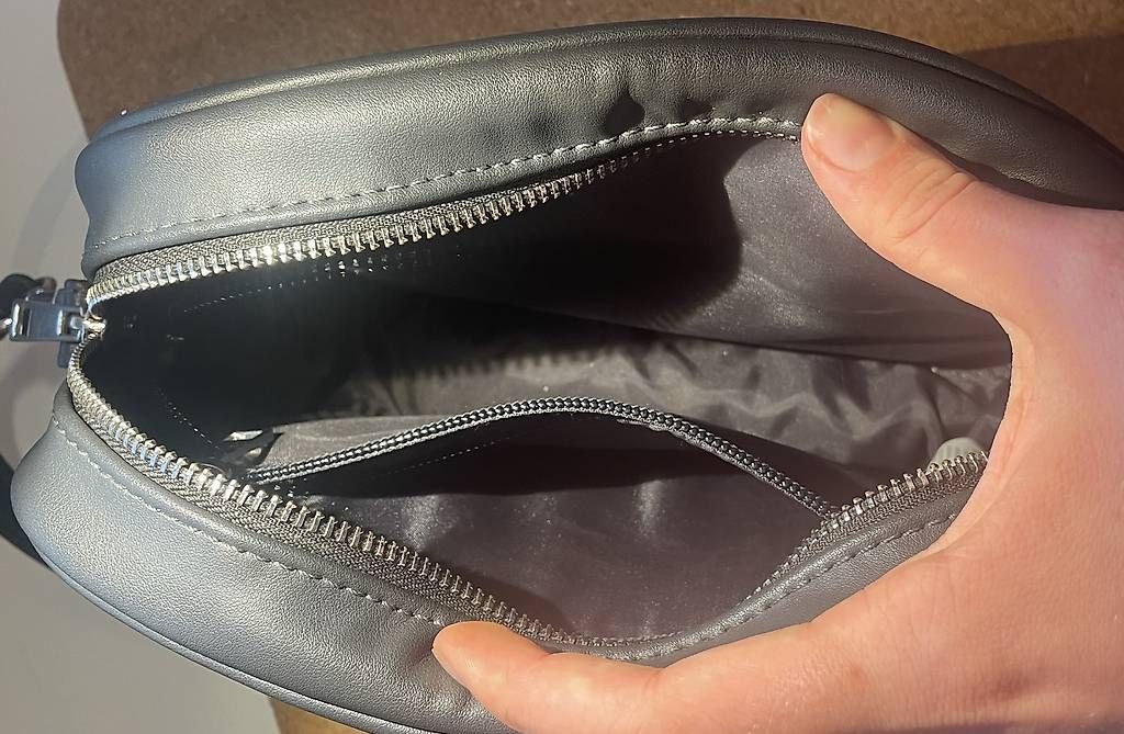 Sacs femmes: Sac à main  – D'occasion à La Sarraz par len_l6r2 2