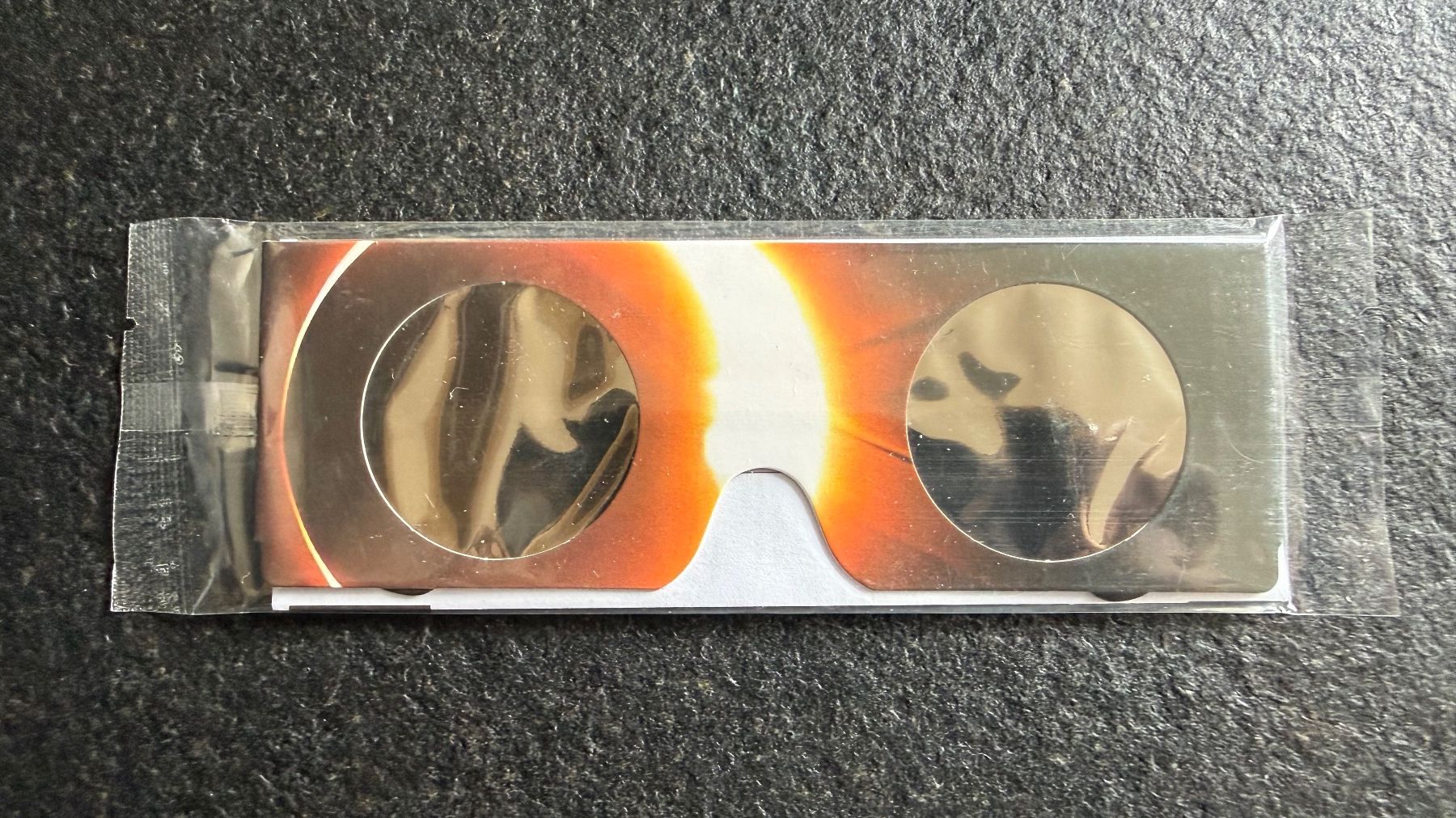 Brillen & Gläser: Lunettes pour éclipse – Gebraucht aus Châtel-St-Denis von duc118