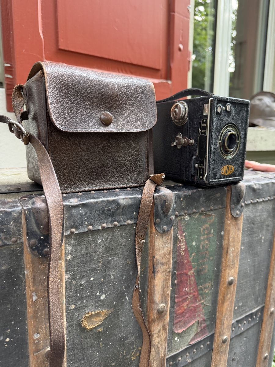 Fotocamera: Ensign Twenty Box Kamera, mit Tasche! – Usato da Bern venduto da Amylee1999 1
