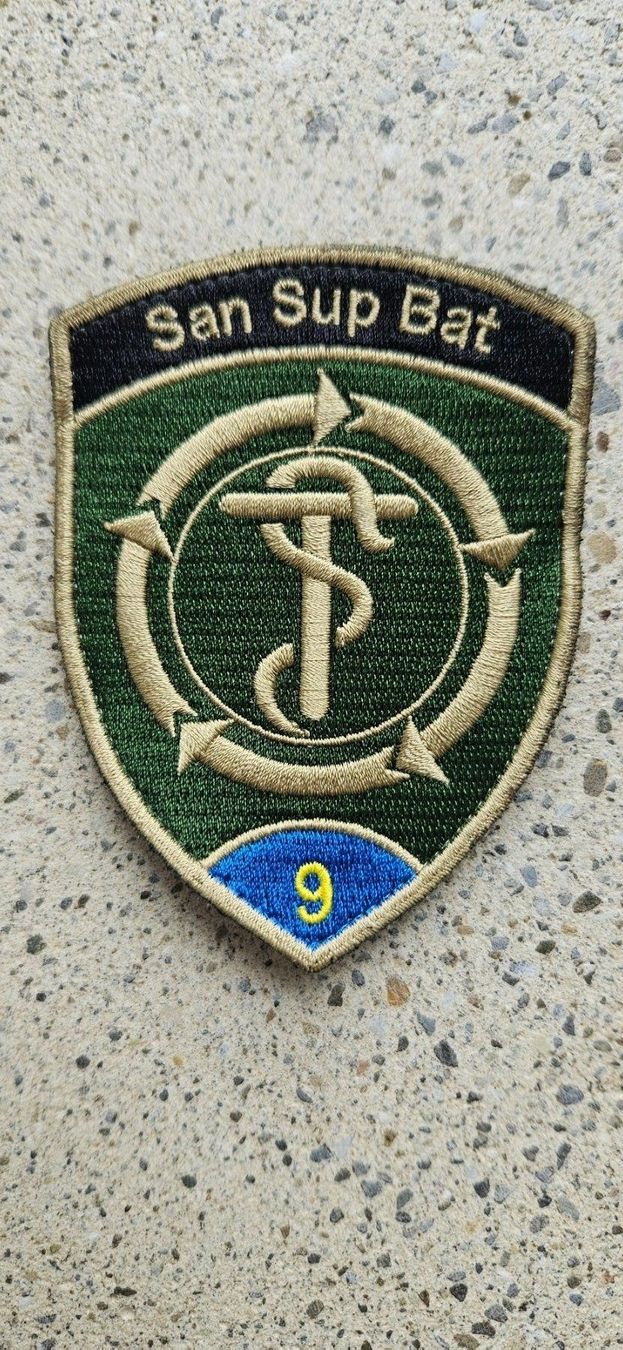 Schweizer Armee Placchette & Badge: *** Badge San Sup Bat 9 mit klett *** – Nuovo e nell'imballaggio originale da Riedholz venduto da fr_sIruP