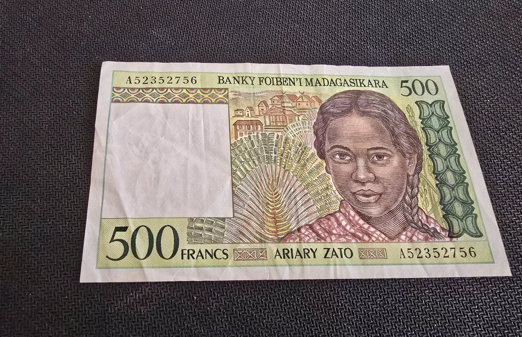 Banconote: Billet Madagascar 500 – Usato da Petit-Lancy venduto da Minnie26