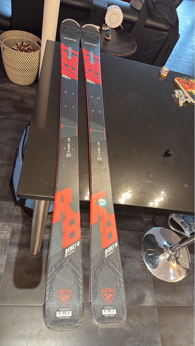 Rossignol Sci: Rossignol React R8 Basalt Skis - Carving Performance – Usato da Oftringen venduto da kar_y2tf