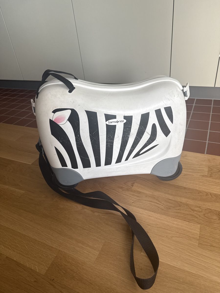 Altro in Aeronautica: Kids Samsonite Zebra Trunki Ride-On Suitcase – Usato da Zürich venduto da okarioto