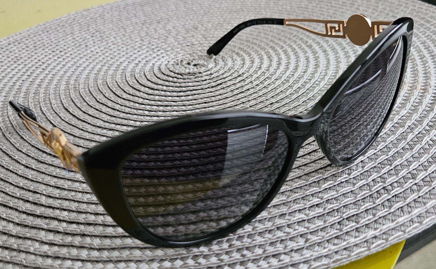 Versace Occhiali & Lenti: Versace Sunglasses Polarized Cat-Eye Black – Usato da Biel/Bienne venduto da ypsillon 1