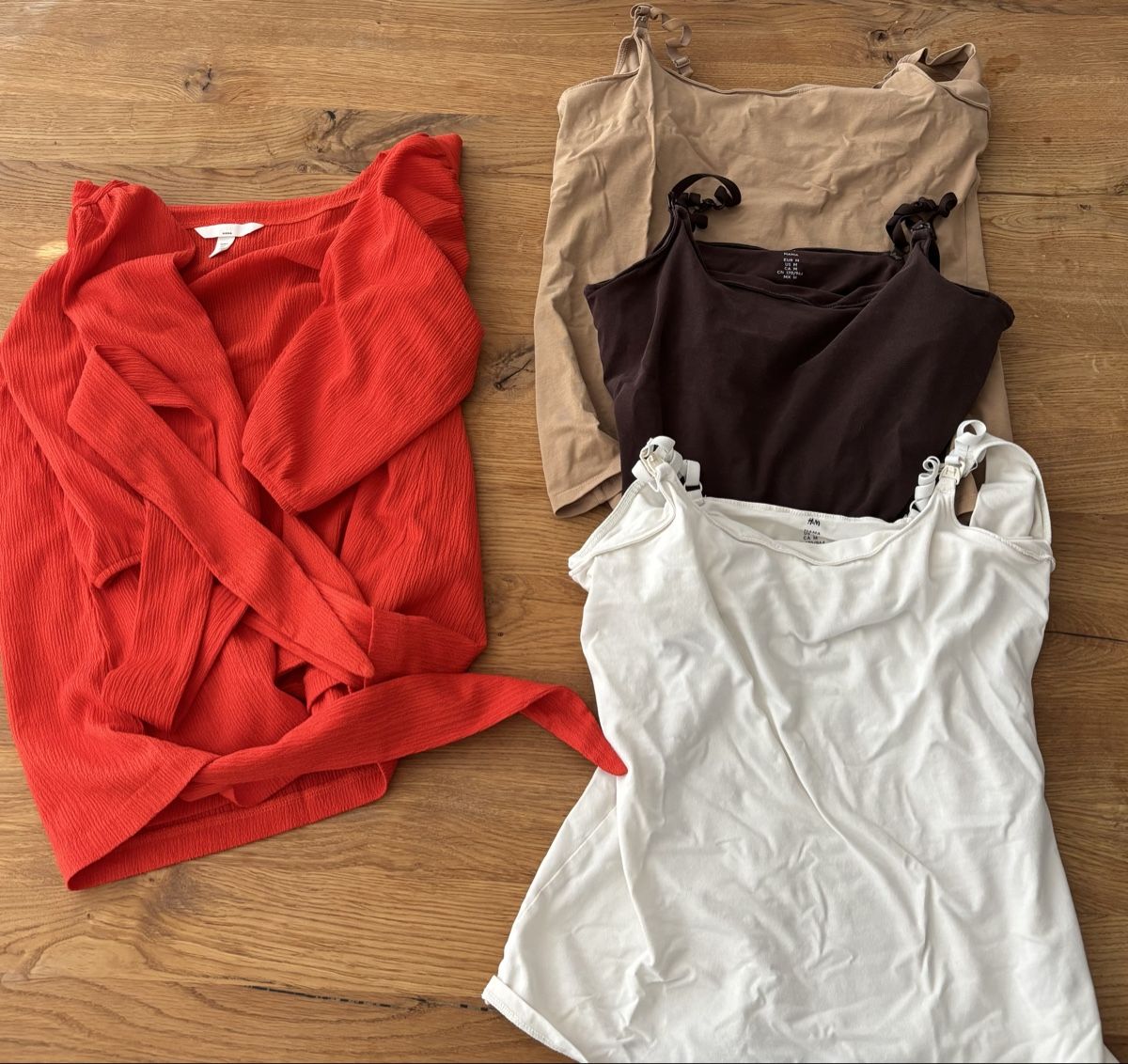 H&M Tops: 3 Stilltops & 1 Stillbluse – Gebraucht aus Toffen von Mara685