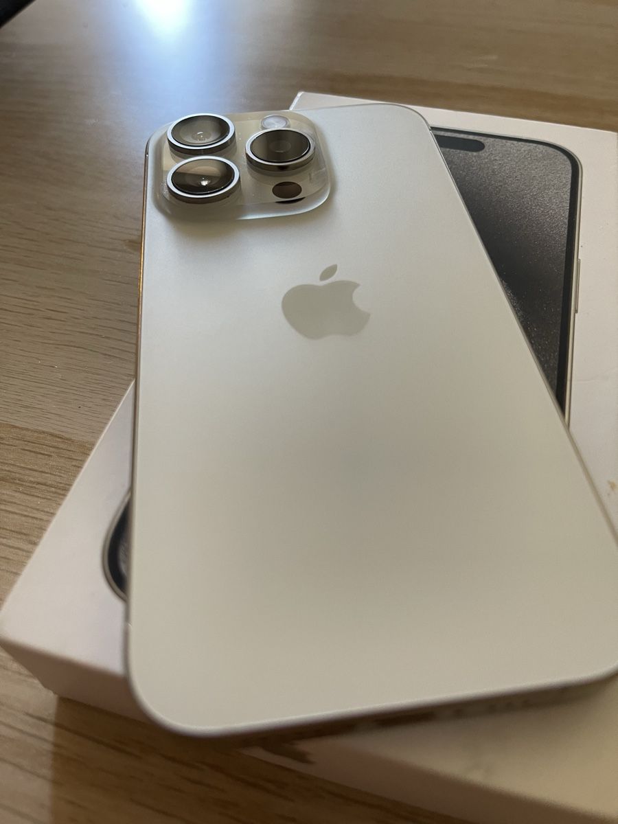 Apple Portables: iPhone 15 pro 128gb Akku 94% – D'occasion à Biel/Bienne par ham_wf9n 1