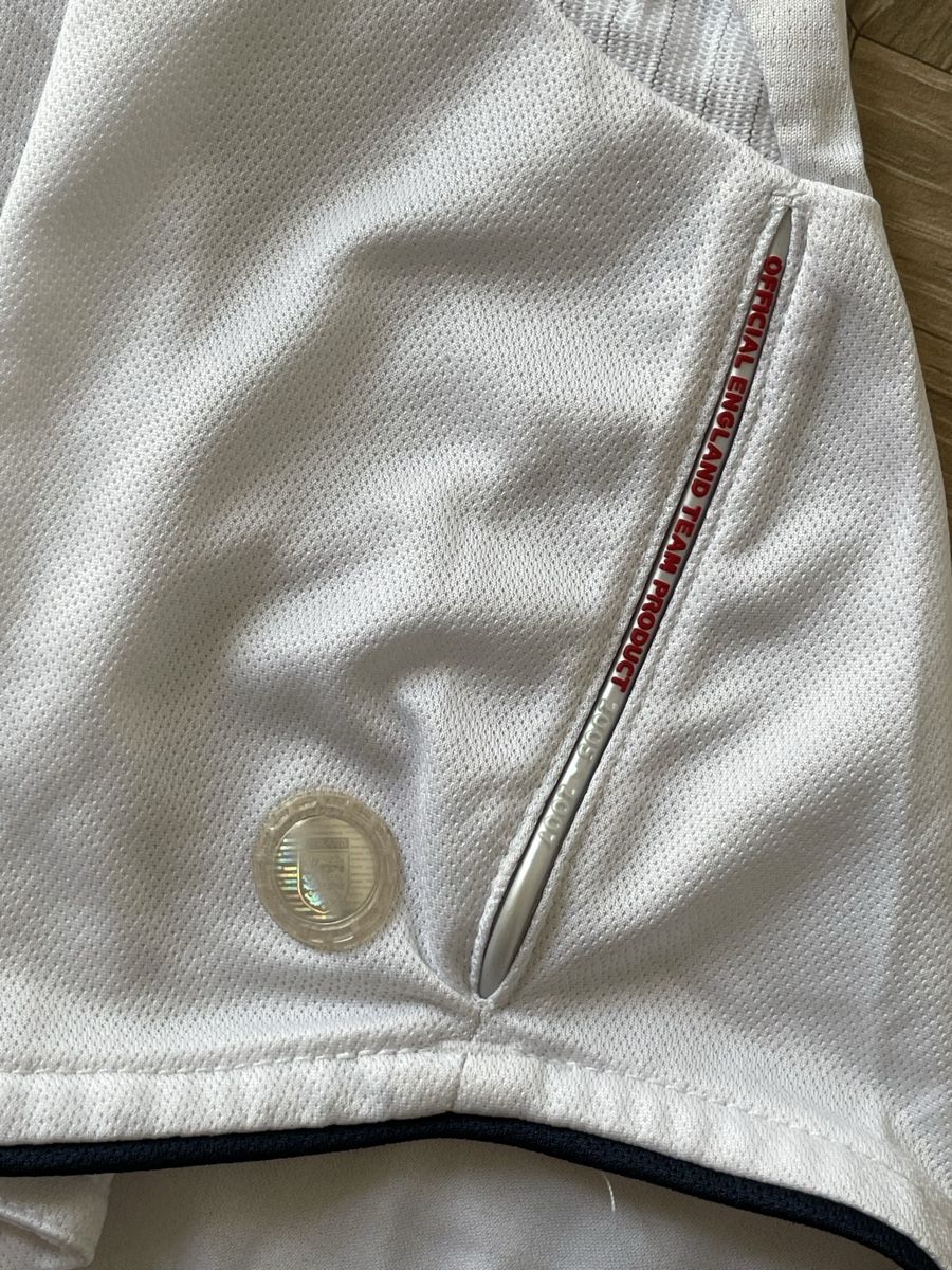 Umbro Maillots de corps & Pantalons: Maillot Angleterre Umbro S – D'occasion à Lausanne par Balthaaaa 2
