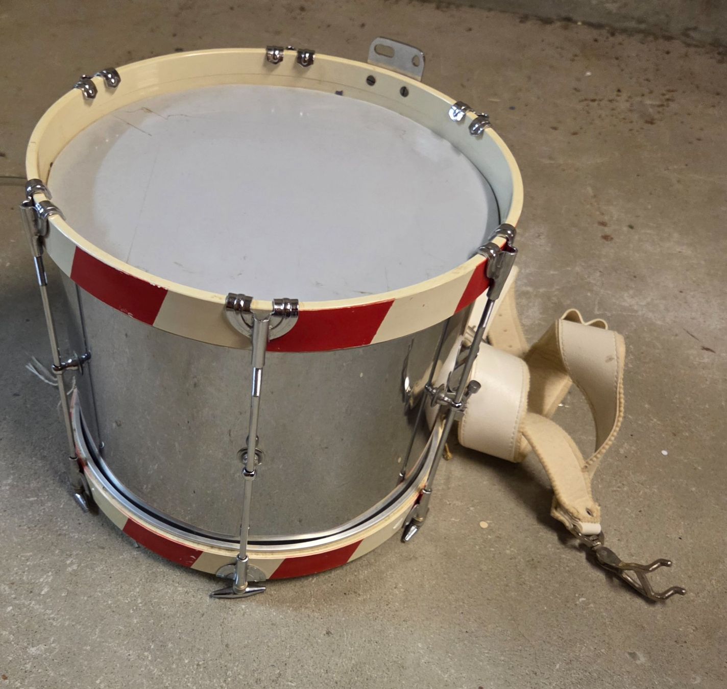 Instruments de musique: 2 alte Marschtrommeln – D'occasion à Allschwil par Adill