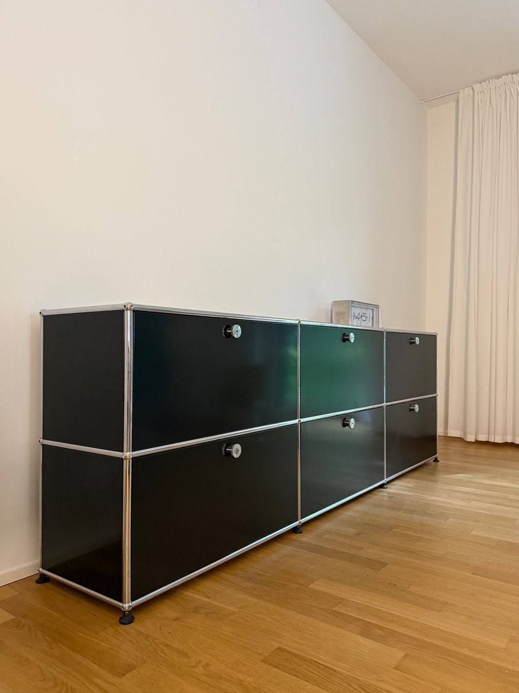 USM Scaffali: USM Haller Sideboard mit 6 Klappen, schwarz – Usato da Zürich venduto da ERATOMIUM 2