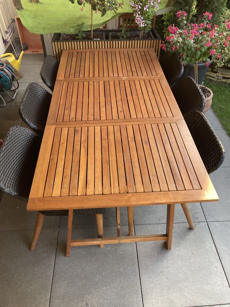 Set di tavolo e panche: Terrassen-Tische – Usato da Hombrechtikon venduto da Steph.