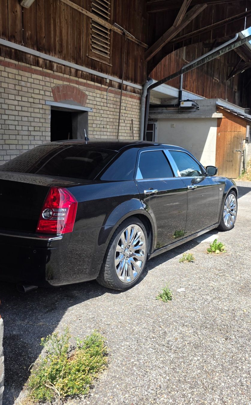 Chrysler Automobili: Chrysler 300C schwarz – Usato da Wald ZH venduto da SwissPawnshop 7