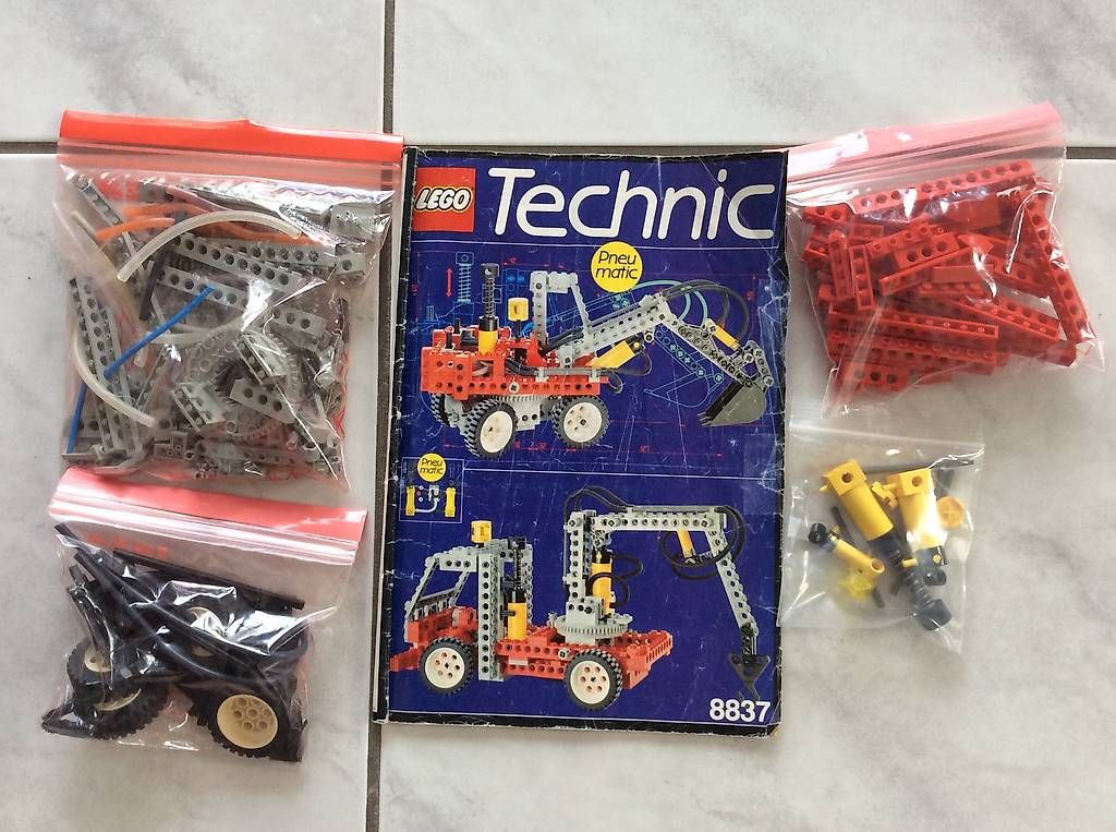 Lego Kit di costruzioni: Lego Technic Radbagger 8837 in der Originalverpackung – Usato da Willerzell venduto da Eluchs 2