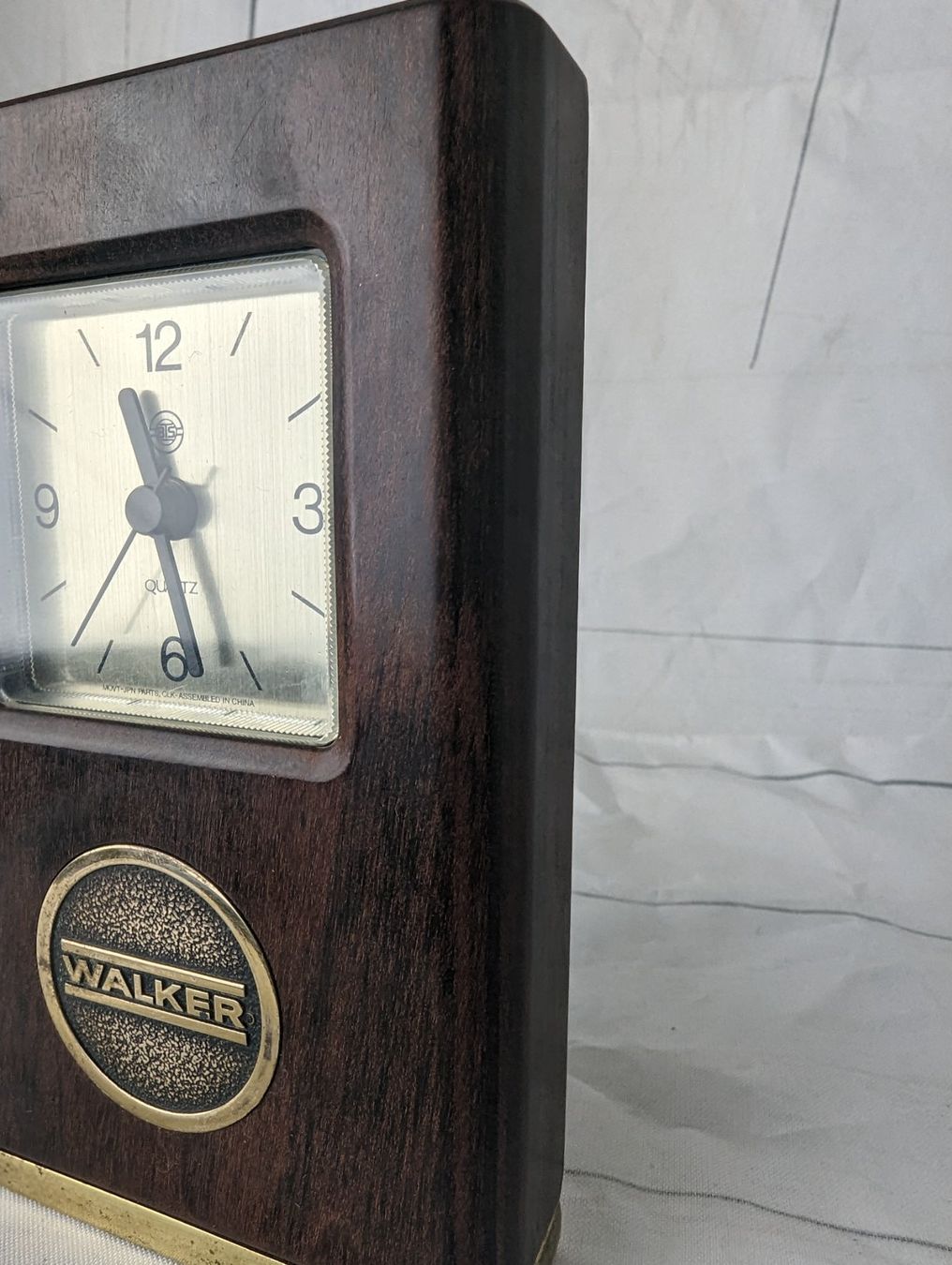 Pendules & Horloges murales: Alte Werbeuhr Walker aus Holz mit Wecker – D'occasion à Baden par swiss-alps 2