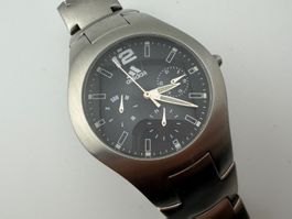 ADIDAD Herrenuhr läuft