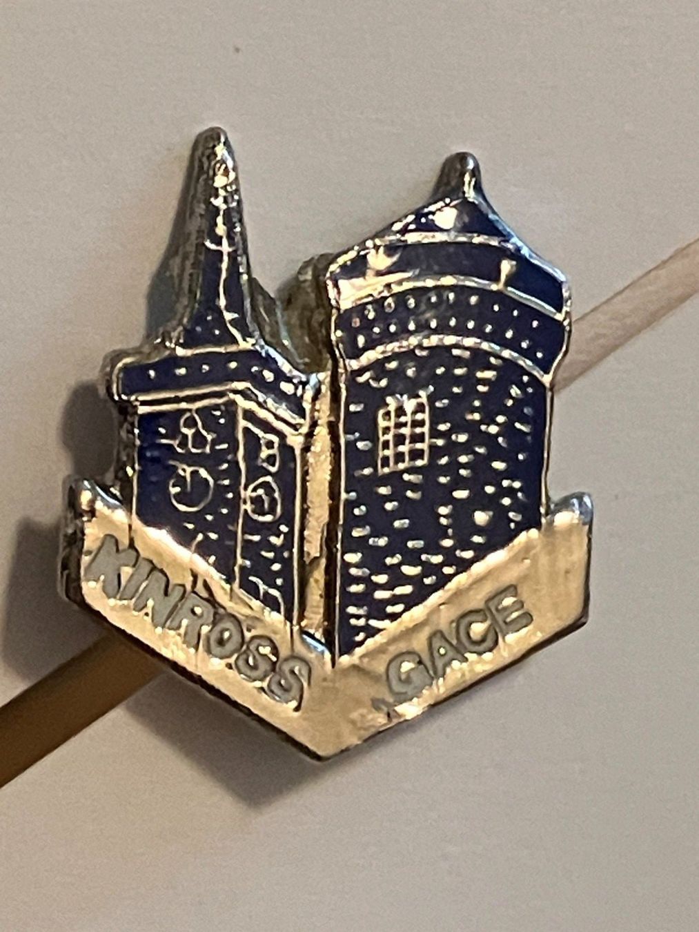 Placchette & Badge: 1 Pin Kinross Gace – Usato da Basel venduto da djwwpp