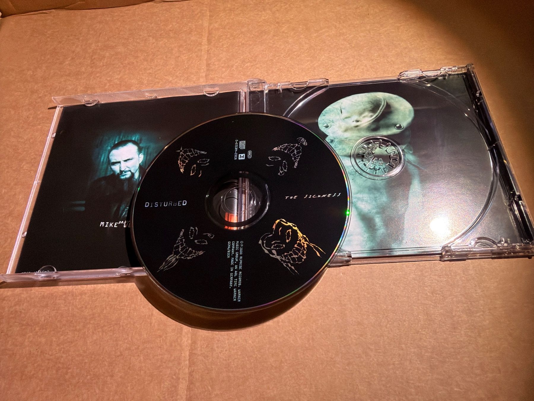 CDs: Disturbed – The Sickness – Gebraucht aus St.Gallen von CD_jalamusic 2