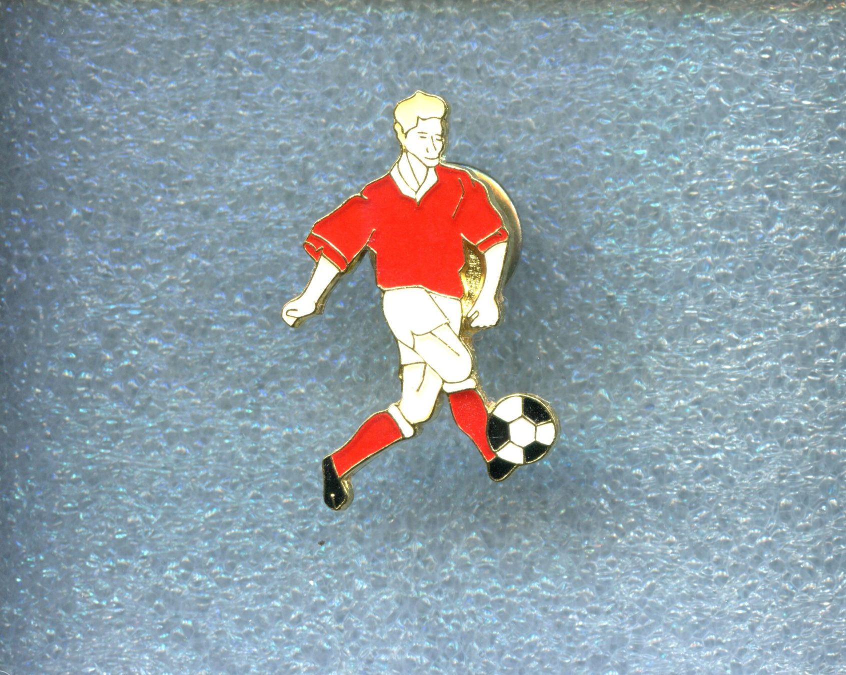 Placchette & Badge: FUSSBALL-SPIELER – Usato da Winterthur venduto da Sammleroase