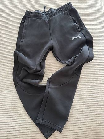 Verschiedene gut erhaltene Kleidungsstücke zu verkaufen