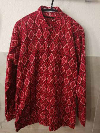 Rotes Herrenhemd mit Muster, Grösse L, Top Zustand!