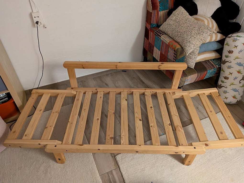 Divani: Bettsofa aus massivem Buchenholz  – Usato da Zug venduto da ydi_5hnj 2