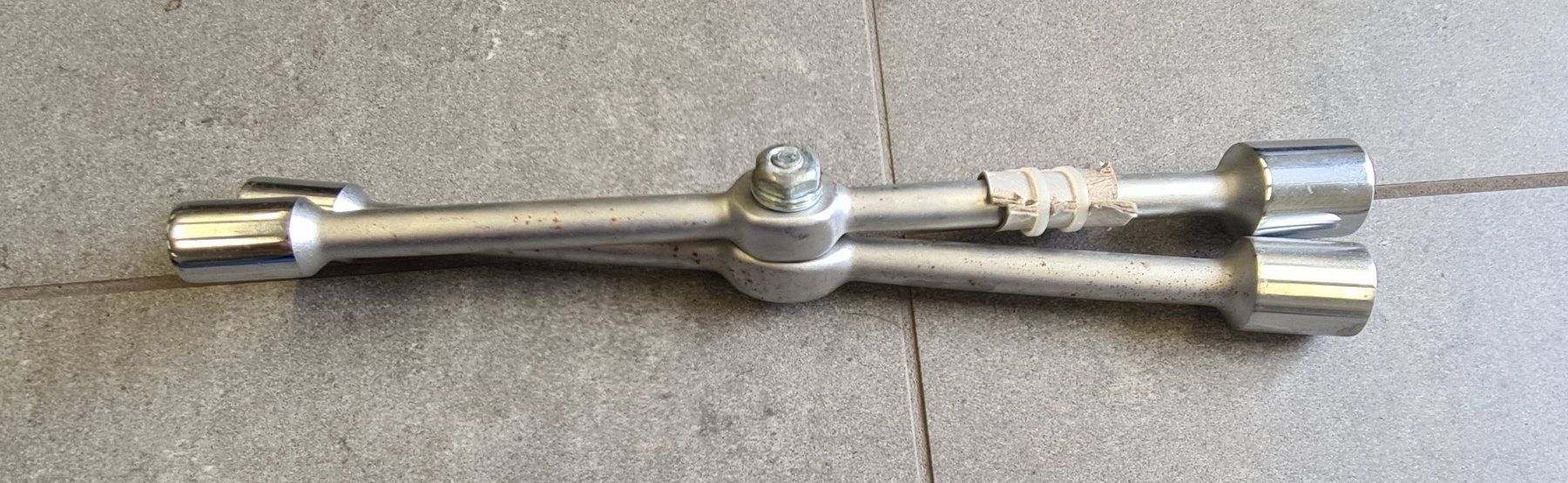 Tutti gli attrezzi: Klappbares Radkreuz – Usato da Uetendorf venduto da ATA-Deals
