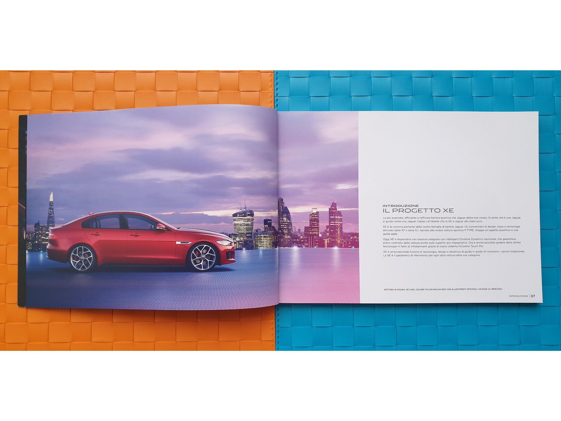 Riviste & Magazine: JAGUAR XE 2016 - Prospekt / Catalogue / Catalogo – Nuovo (secondo la descrizione) da Viganello venduto da CARLiteratur 2