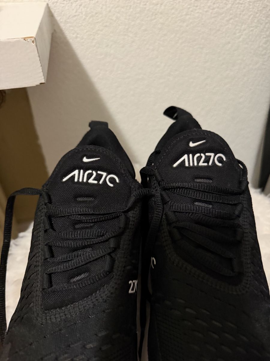 Nike Scarpe da uomo: Nike Air Max 270 chaussures noir  – Usato da Villeneuve VD venduto da jxste_dani 2